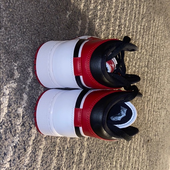 Jordan 1 Chicago mids - Picture 4 of 6